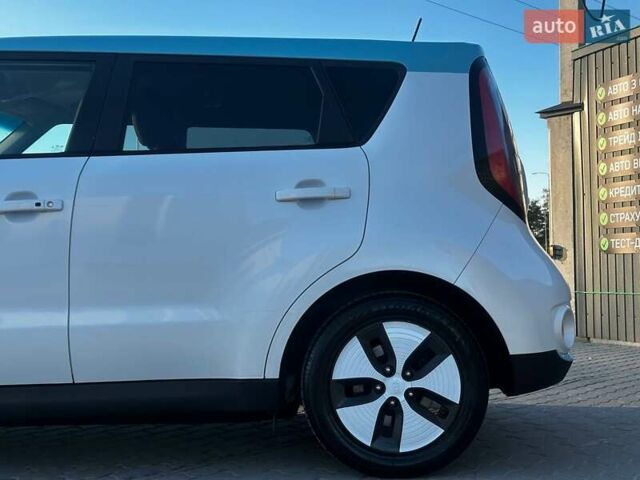 Білий Кіа Soul EV, об'ємом двигуна 0 л та пробігом 169 тис. км за 5600 $, фото 6 на Automoto.ua