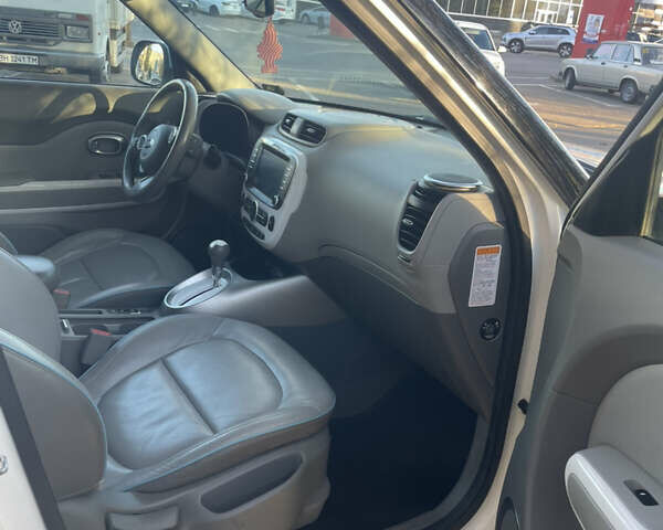 Белый Киа Soul EV, объемом двигателя 0 л и пробегом 193 тыс. км за 8000 $, фото 5 на Automoto.ua