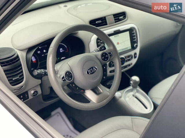 Кіа Soul EV 2016 у Луцьку на Automoto.ua Білий Кіа Soul EV, об'ємом двигуна 0 л та пробігом 116 тис. км за 7800 $, фото 30 на Automoto.ua