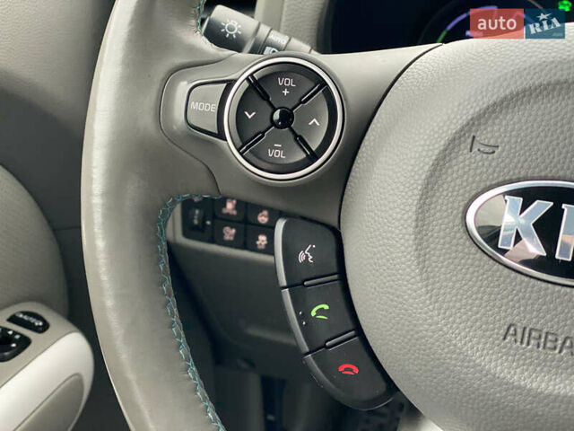 Кіа Soul EV 2016 у Луцьку на Automoto.ua Білий Кіа Soul EV, об'ємом двигуна 0 л та пробігом 116 тис. км за 7800 $, фото 43 на Automoto.ua