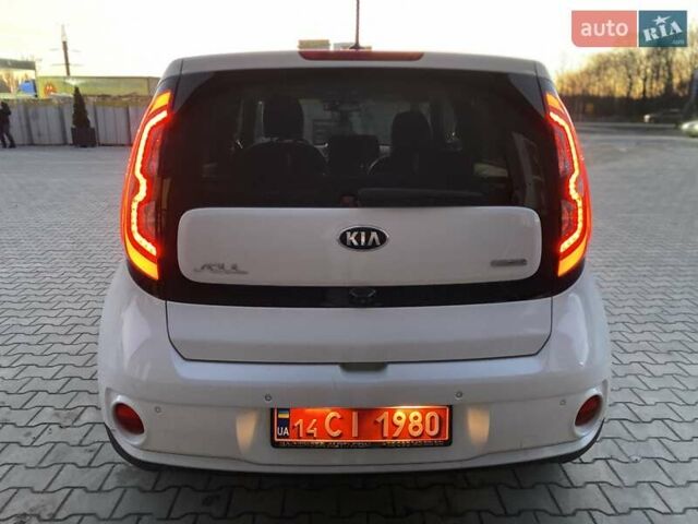 Білий Кіа Soul EV, об'ємом двигуна 0 л та пробігом 109 тис. км за 7399 $, фото 7 на Automoto.ua