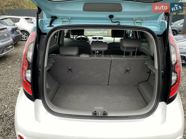 Кіа Soul EV 2016 у Луцьку на Automoto.ua Білий Кіа Soul EV, об'ємом двигуна 0 л та пробігом 116 тис. км за 7800 $, фото 63 на Automoto.ua