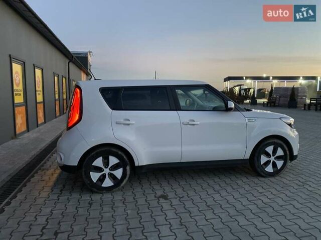 Білий Кіа Soul EV, об'ємом двигуна 0 л та пробігом 109 тис. км за 7399 $, фото 10 на Automoto.ua