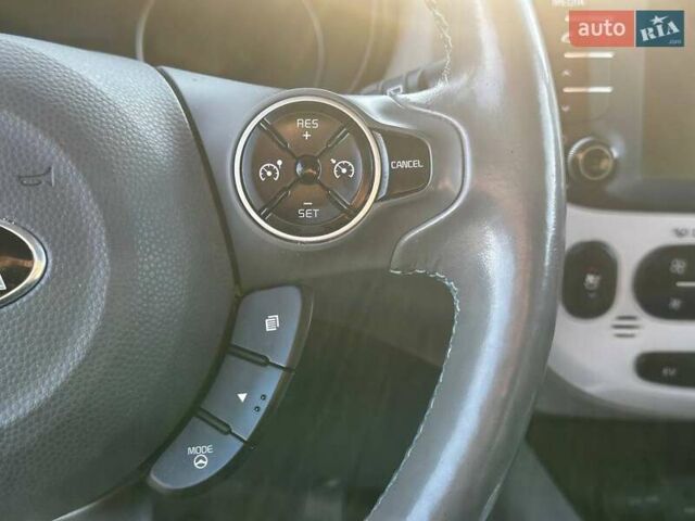 Білий Кіа Soul EV, об'ємом двигуна 0 л та пробігом 169 тис. км за 5600 $, фото 20 на Automoto.ua