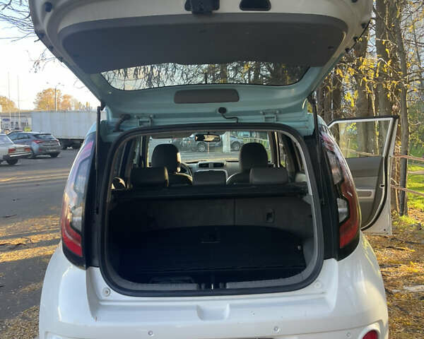 Белый Киа Soul EV, объемом двигателя 0 л и пробегом 193 тыс. км за 8000 $, фото 7 на Automoto.ua