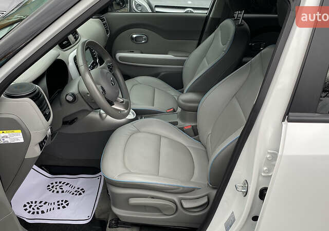 Кіа Soul EV 2016 у Луцьку на Automoto.ua Білий Кіа Soul EV, об'ємом двигуна 0 л та пробігом 116 тис. км за 7800 $, фото 28 на Automoto.ua