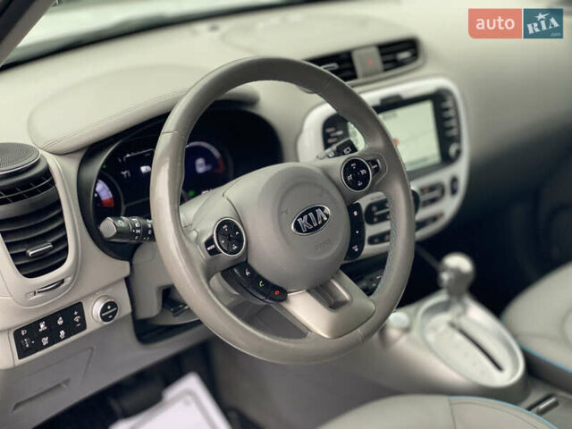 Кіа Soul EV 2016 у Луцьку на Automoto.ua Білий Кіа Soul EV, об'ємом двигуна 0 л та пробігом 116 тис. км за 7800 $, фото 27 на Automoto.ua