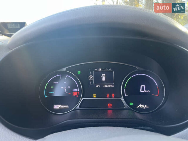 Белый Киа Soul EV, объемом двигателя 0 л и пробегом 193 тыс. км за 8000 $, фото 6 на Automoto.ua