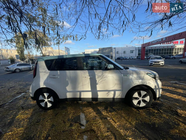 Белый Киа Soul EV, объемом двигателя 0 л и пробегом 193 тыс. км за 8000 $, фото 3 на Automoto.ua