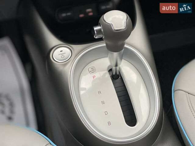 Кіа Soul EV 2016 у Луцьку на Automoto.ua Білий Кіа Soul EV, об'ємом двигуна 0 л та пробігом 116 тис. км за 7800 $, фото 36 на Automoto.ua