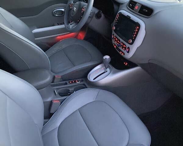Білий Кіа Soul EV, об'ємом двигуна 0 л та пробігом 109 тис. км за 7399 $, фото 21 на Automoto.ua