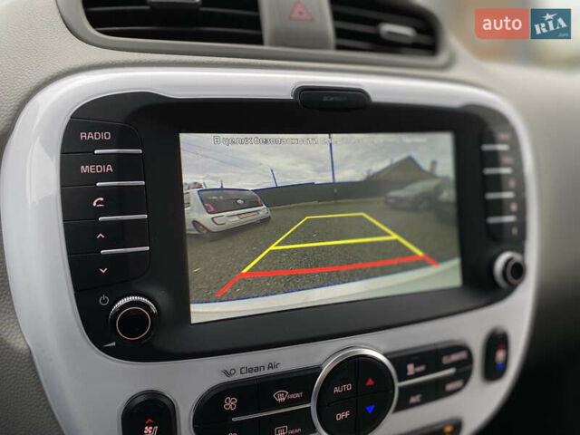 Кіа Soul EV 2016 у Луцьку на Automoto.ua Білий Кіа Soul EV, об'ємом двигуна 0 л та пробігом 116 тис. км за 7800 $, фото 54 на Automoto.ua