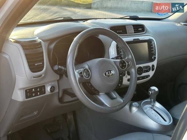 Білий Кіа Soul EV, об'ємом двигуна 0 л та пробігом 169 тис. км за 5600 $, фото 17 на Automoto.ua