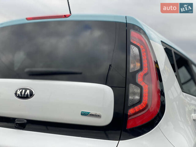 Кіа Soul EV 2016 у Луцьку на Automoto.ua Білий Кіа Soul EV, об'ємом двигуна 0 л та пробігом 116 тис. км за 7800 $, фото 12 на Automoto.ua