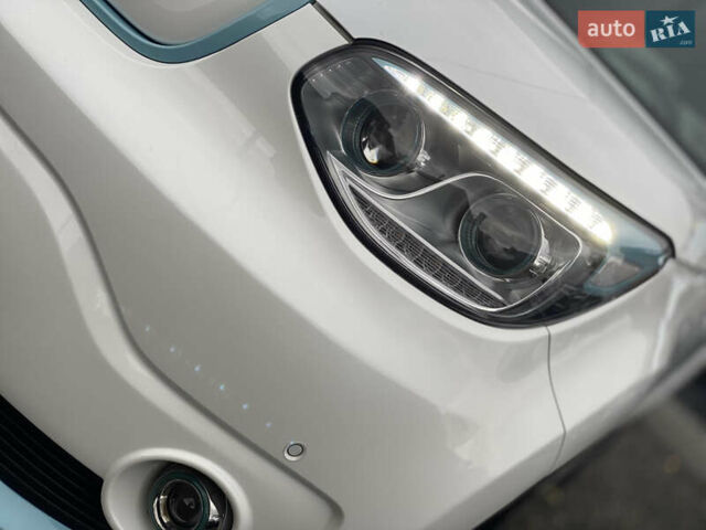Кіа Soul EV 2016 у Луцьку на Automoto.ua Білий Кіа Soul EV, об'ємом двигуна 0 л та пробігом 116 тис. км за 7800 $, фото 66 на Automoto.ua