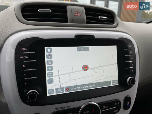 Кіа Soul EV 2016 у Луцьку на Automoto.ua Білий Кіа Soul EV, об'ємом двигуна 0 л та пробігом 116 тис. км за 7800 $, фото 55 на Automoto.ua