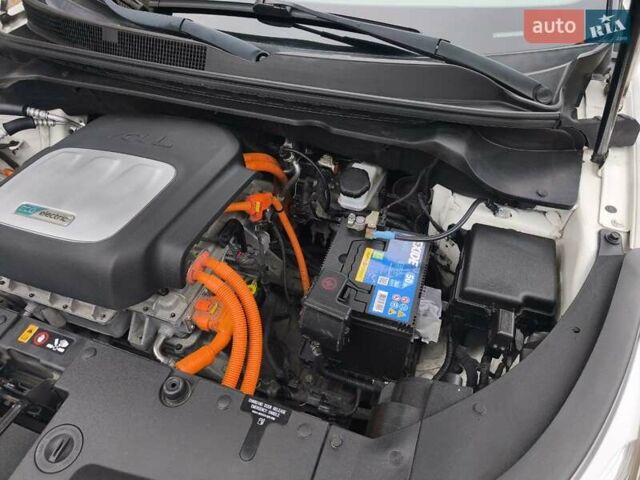 Белый Киа Soul EV, объемом двигателя 0 л и пробегом 165 тыс. км за 10600 $, фото 27 на Automoto.ua