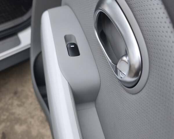 Белый Киа Soul EV, объемом двигателя 0 л и пробегом 165 тыс. км за 10600 $, фото 57 на Automoto.ua