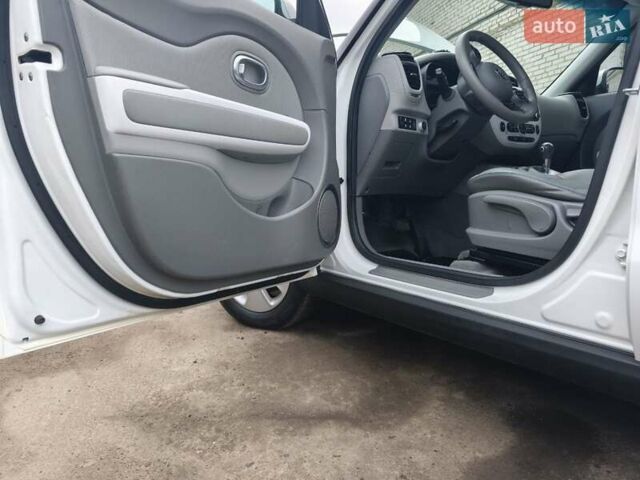Белый Киа Soul EV, объемом двигателя 0 л и пробегом 165 тыс. км за 10600 $, фото 29 на Automoto.ua