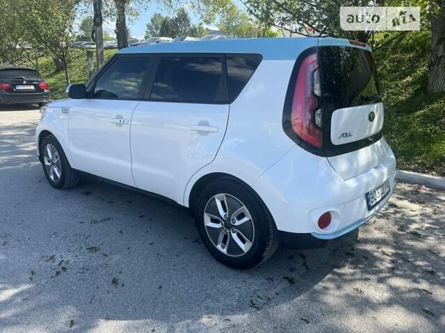 Білий Кіа Soul EV, об'ємом двигуна 0 л та пробігом 112 тис. км за 10900 $, фото 4 на Automoto.ua