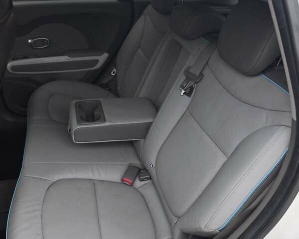 Белый Киа Soul EV, объемом двигателя 0 л и пробегом 165 тыс. км за 10600 $, фото 45 на Automoto.ua