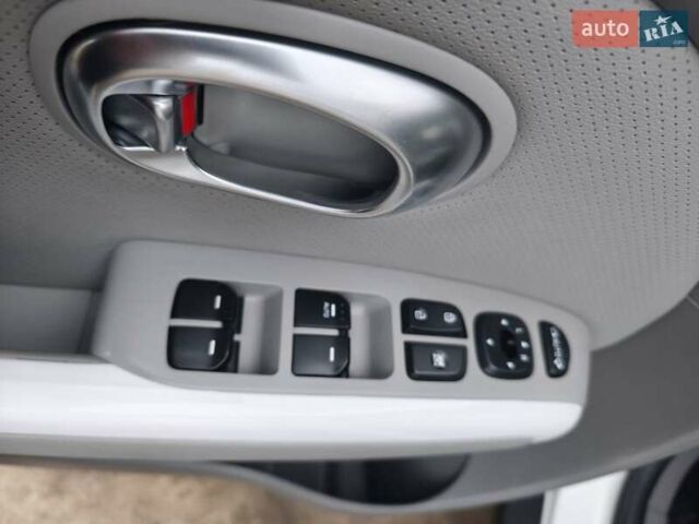 Белый Киа Soul EV, объемом двигателя 0 л и пробегом 165 тыс. км за 10600 $, фото 31 на Automoto.ua