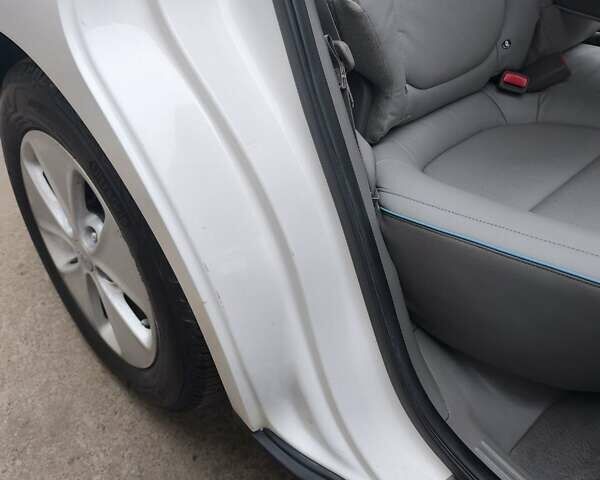 Белый Киа Soul EV, объемом двигателя 0 л и пробегом 165 тыс. км за 10600 $, фото 54 на Automoto.ua