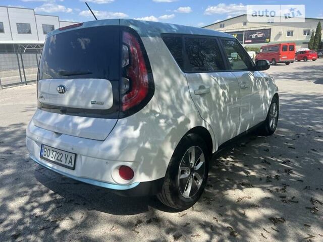 Білий Кіа Soul EV, об'ємом двигуна 0 л та пробігом 112 тис. км за 10900 $, фото 3 на Automoto.ua