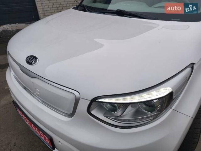 Белый Киа Soul EV, объемом двигателя 0 л и пробегом 165 тыс. км за 10600 $, фото 20 на Automoto.ua