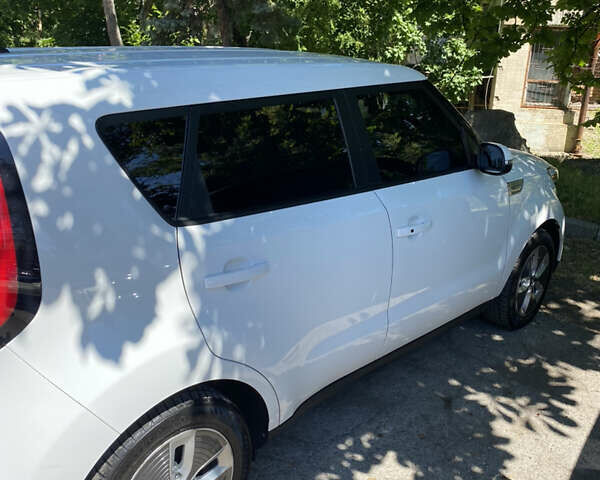 Белый Киа Soul EV, объемом двигателя 0 л и пробегом 55 тыс. км за 9000 $, фото 1 на Automoto.ua
