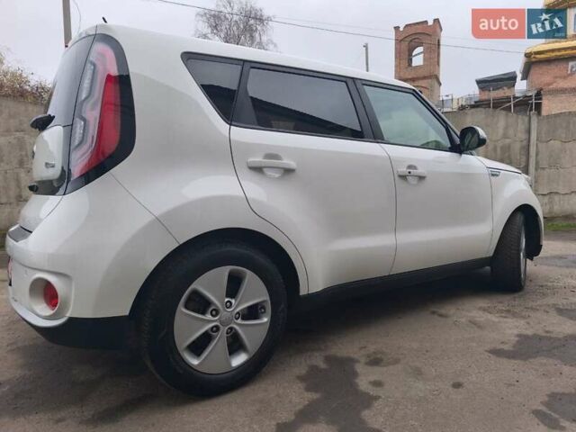 Белый Киа Soul EV, объемом двигателя 0 л и пробегом 165 тыс. км за 10600 $, фото 16 на Automoto.ua