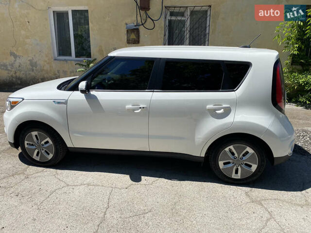 Белый Киа Soul EV, объемом двигателя 0 л и пробегом 55 тыс. км за 9000 $, фото 14 на Automoto.ua