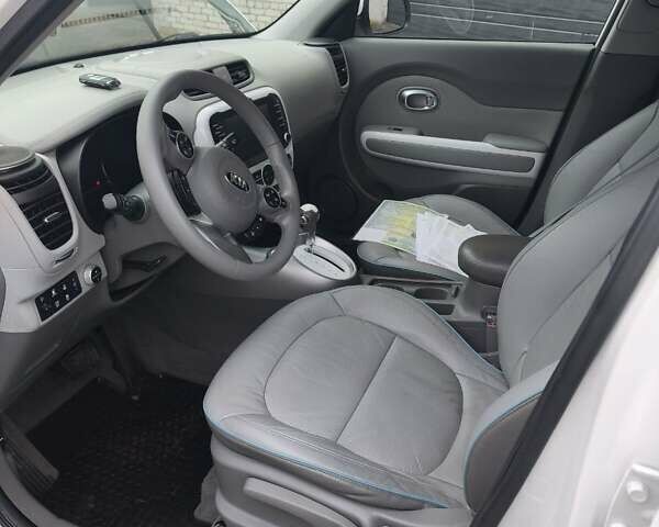 Белый Киа Soul EV, объемом двигателя 0 л и пробегом 165 тыс. км за 10600 $, фото 5 на Automoto.ua