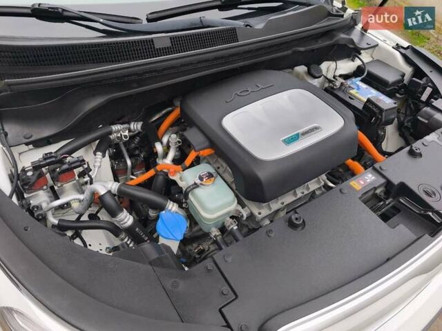 Белый Киа Soul EV, объемом двигателя 0 л и пробегом 165 тыс. км за 10600 $, фото 25 на Automoto.ua