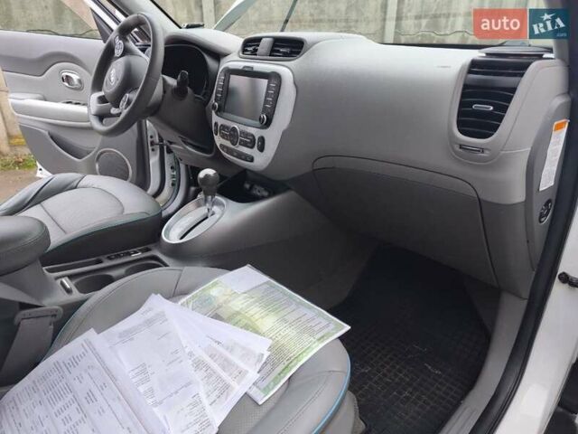 Белый Киа Soul EV, объемом двигателя 0 л и пробегом 165 тыс. км за 10600 $, фото 58 на Automoto.ua