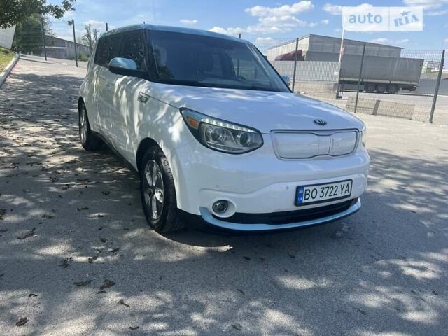 Білий Кіа Soul EV, об'ємом двигуна 0 л та пробігом 112 тис. км за 11600 $, фото 2 на Automoto.ua