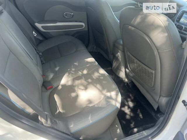 Білий Кіа Soul EV, об'ємом двигуна 0 л та пробігом 112 тис. км за 10900 $, фото 7 на Automoto.ua