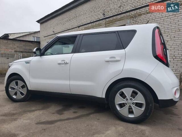 Белый Киа Soul EV, объемом двигателя 0 л и пробегом 165 тыс. км за 10600 $, фото 8 на Automoto.ua