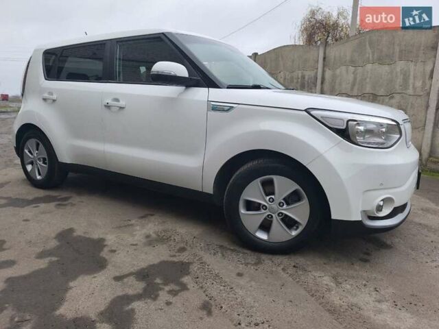 Белый Киа Soul EV, объемом двигателя 0 л и пробегом 165 тыс. км за 10600 $, фото 18 на Automoto.ua
