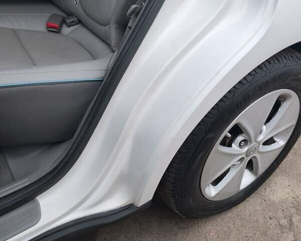 Белый Киа Soul EV, объемом двигателя 0 л и пробегом 165 тыс. км за 10600 $, фото 43 на Automoto.ua