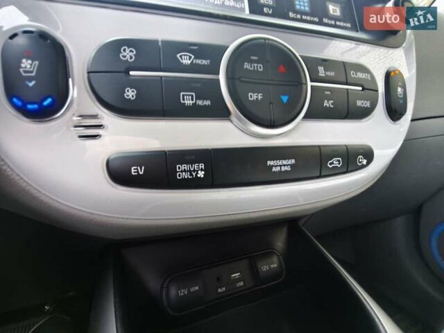 Белый Киа Soul EV, объемом двигателя 0 л и пробегом 165 тыс. км за 10600 $, фото 39 на Automoto.ua