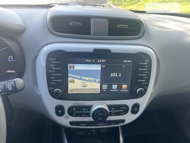 Білий Кіа Soul EV, об'ємом двигуна 0 л та пробігом 112 тис. км за 10900 $, фото 14 на Automoto.ua