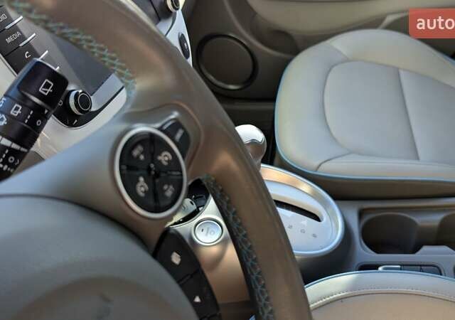 Киа Soul EV 2018 в Киеве на Automoto.ua Белый Киа Soul EV, объемом двигателя 0 л и пробегом 49 тыс. км за 12800 $, фото 28 на Automoto.ua