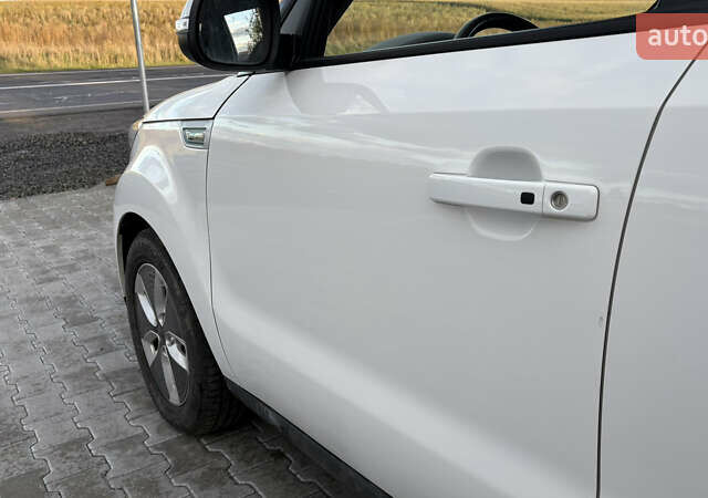 Белый Киа Soul EV, объемом двигателя 0 л и пробегом 167 тыс. км за 9900 $, фото 12 на Automoto.ua
