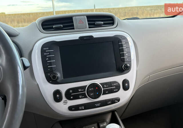 Белый Киа Soul EV, объемом двигателя 0 л и пробегом 167 тыс. км за 9900 $, фото 22 на Automoto.ua