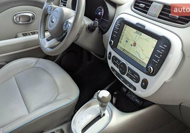 Киа Soul EV 2018 в Киеве на Automoto.ua Белый Киа Soul EV, объемом двигателя 0 л и пробегом 49 тыс. км за 12800 $, фото 23 на Automoto.ua