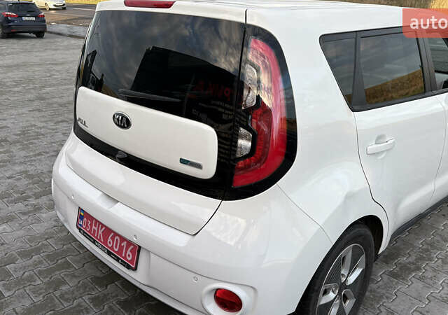 Белый Киа Soul EV, объемом двигателя 0 л и пробегом 167 тыс. км за 9900 $, фото 4 на Automoto.ua