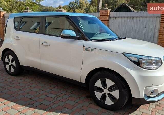 Киа Soul EV 2018 в Киеве на Automoto.ua Белый Киа Soul EV, объемом двигателя 0 л и пробегом 49 тыс. км за 12800 $, фото 8 на Automoto.ua