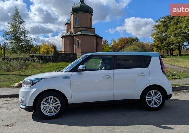 Киа Soul EV 2018 в Киеве на Automoto.ua Белый Киа Soul EV, объемом двигателя 0 л и пробегом 49 тыс. км за 12800 $, фото 5 на Automoto.ua