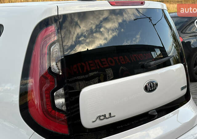 Белый Киа Soul EV, объемом двигателя 0 л и пробегом 167 тыс. км за 9900 $, фото 8 на Automoto.ua